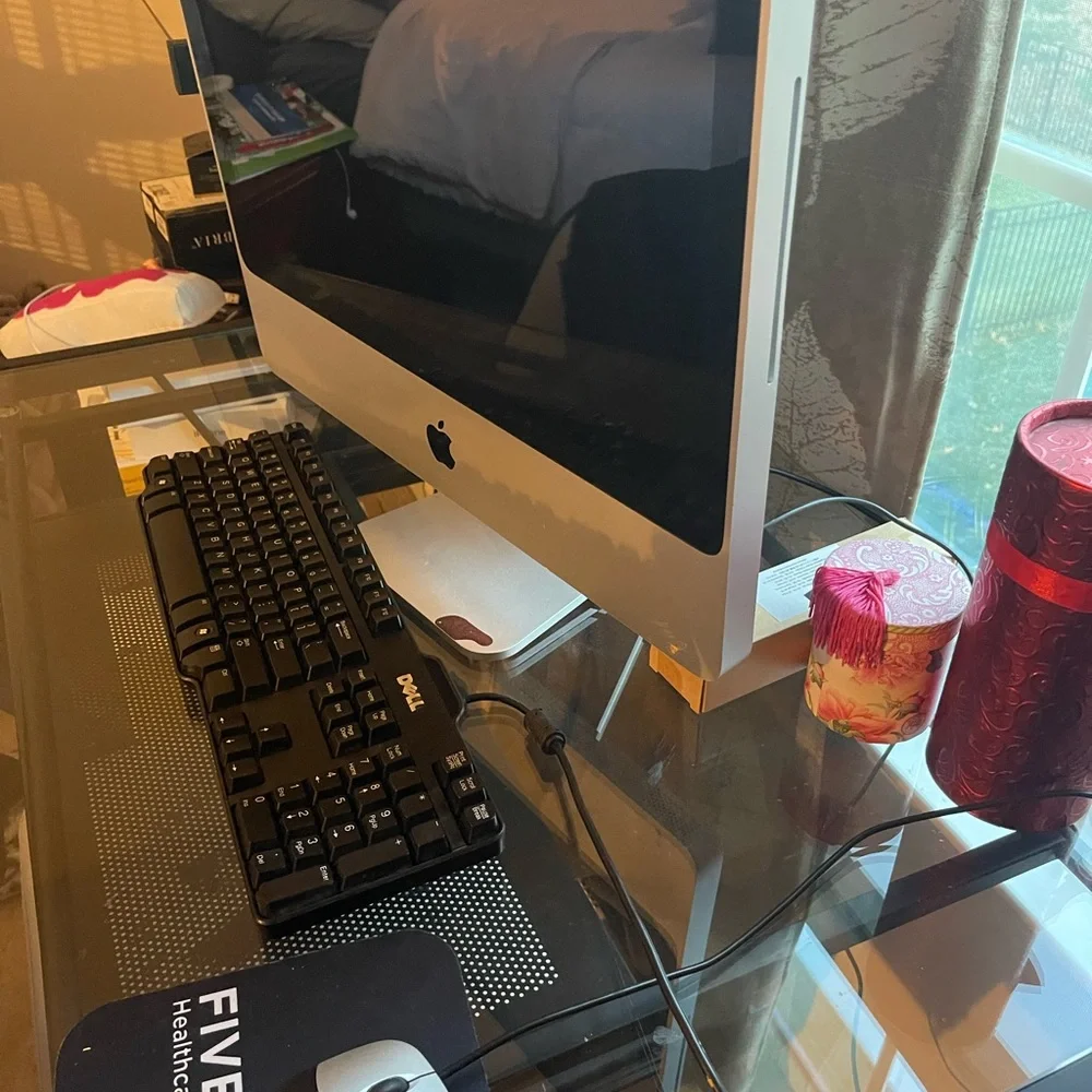 Apple desk top computer